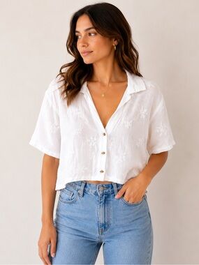 Women’s White Embroidered Short-Sleeve Button Front Top